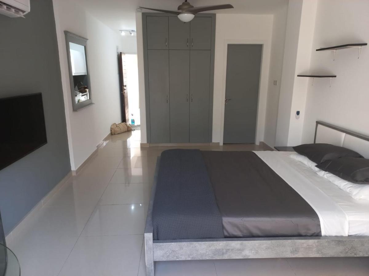 Modern Studio Apartment Armonia Court Paralimni Exterior foto